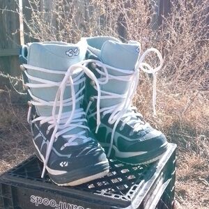 Thirty Two Minon Snowboarding Boots Size 8 Blue